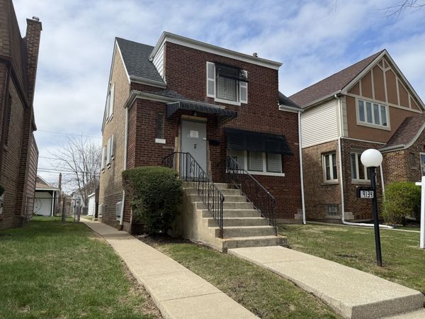 9134 S paxton Avenue, Chicago, IL 60617