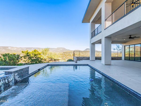 43934 N 10TH Street, New River, AZ 85087