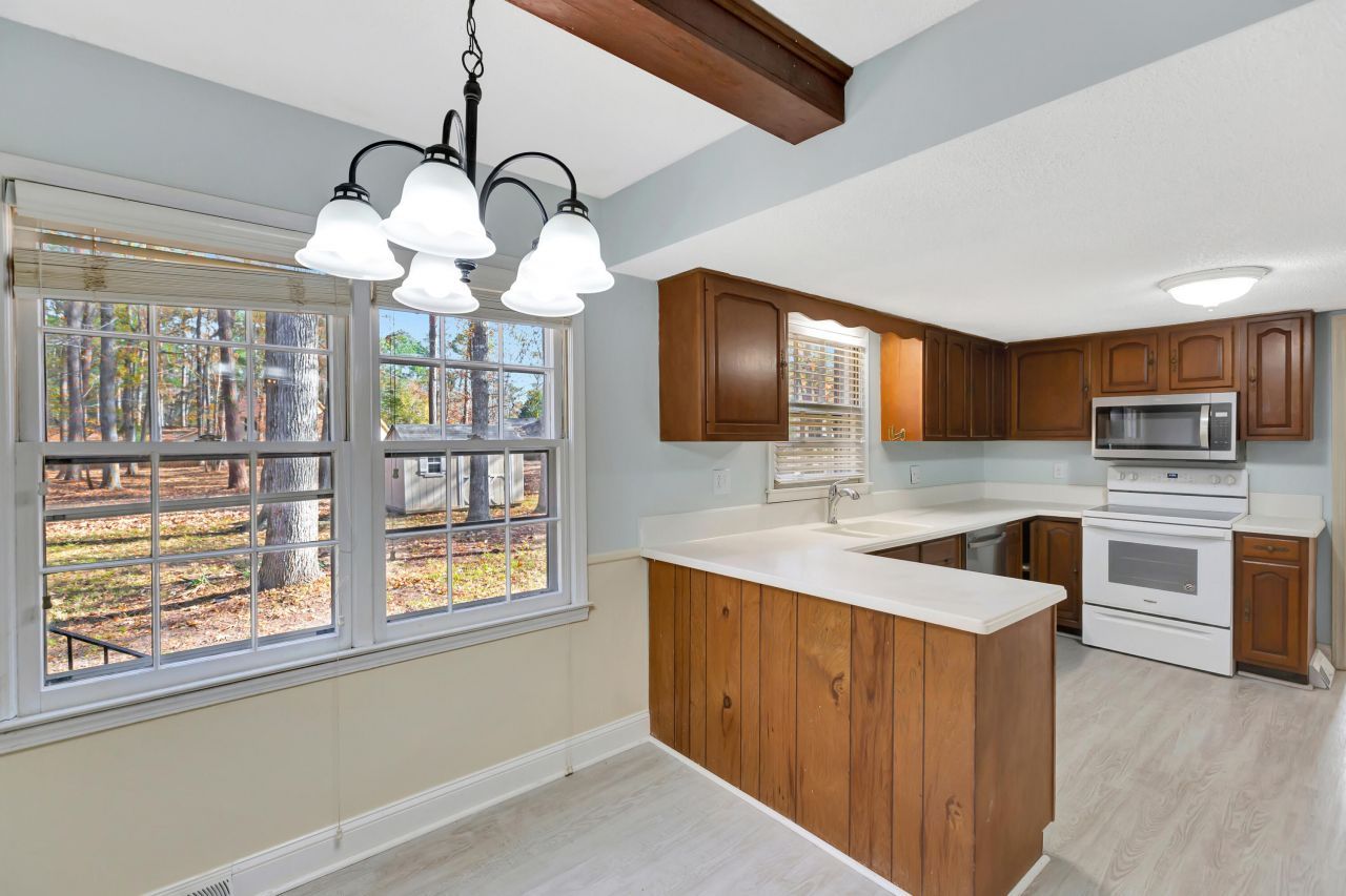 321 Shaftesbury Lane Photo 11