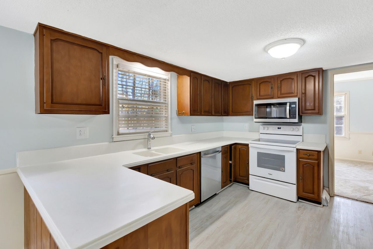 321 Shaftesbury Lane Photo 12