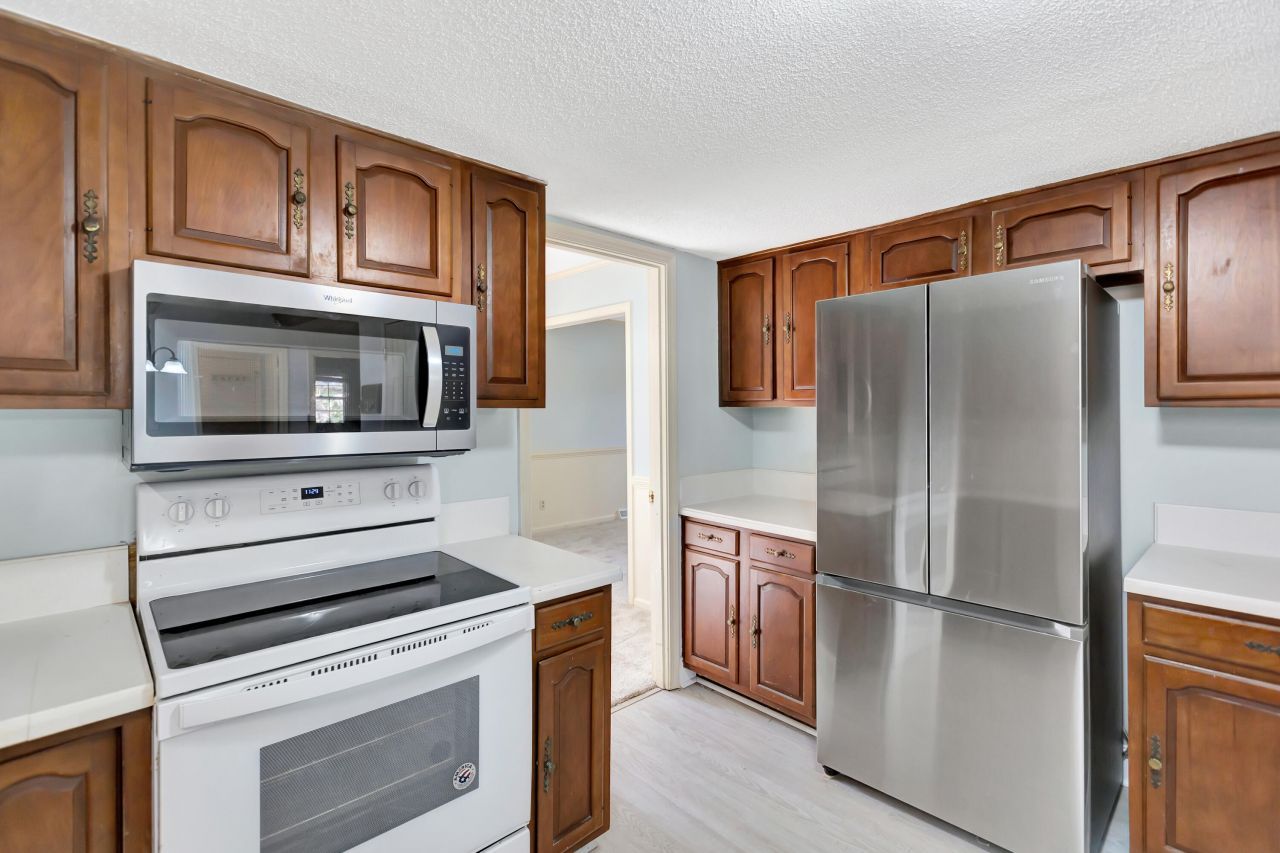 321 Shaftesbury Lane Photo 13