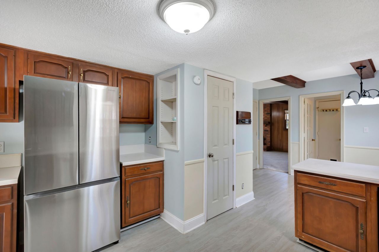 321 Shaftesbury Lane Photo 15