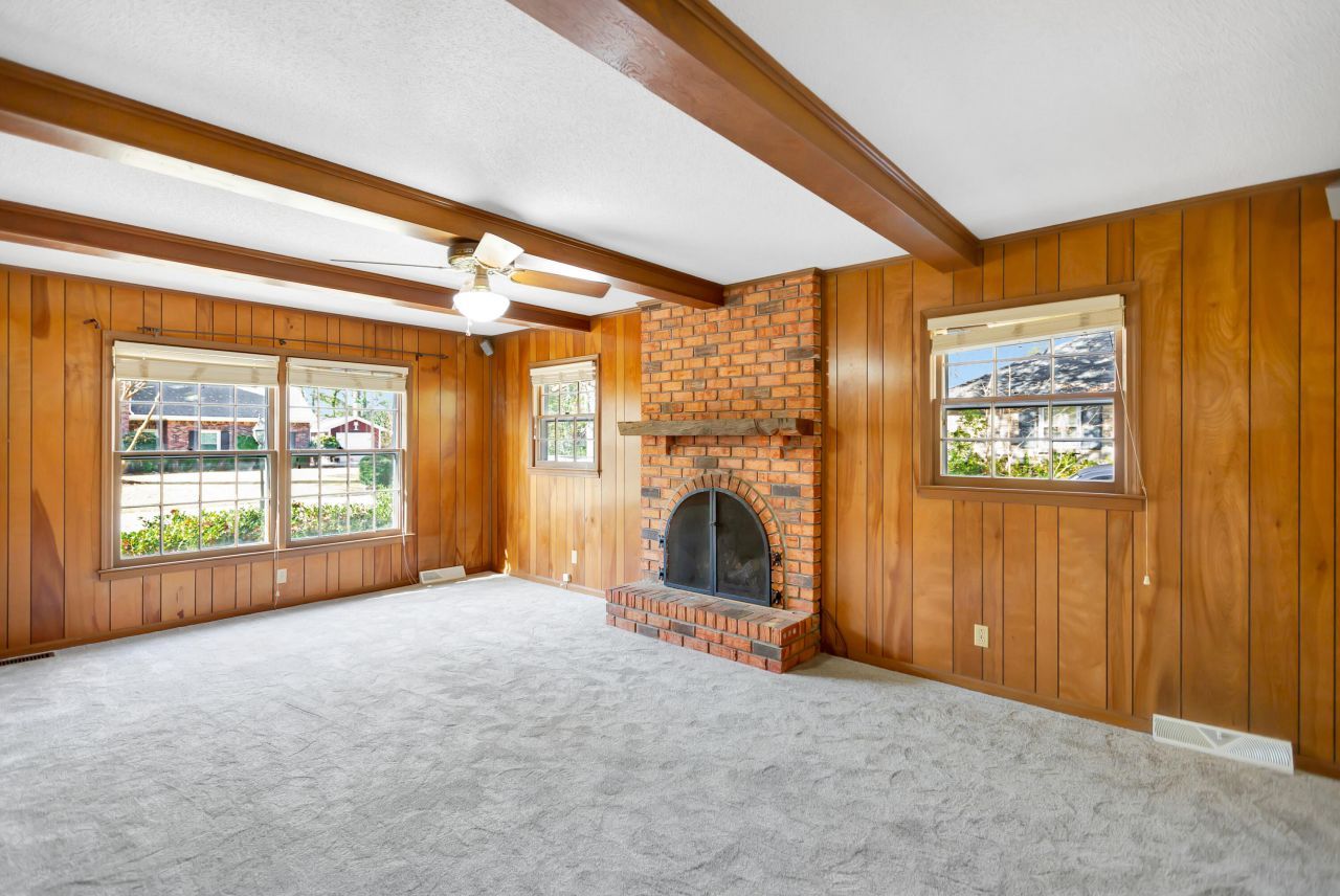 321 Shaftesbury Lane Photo 16