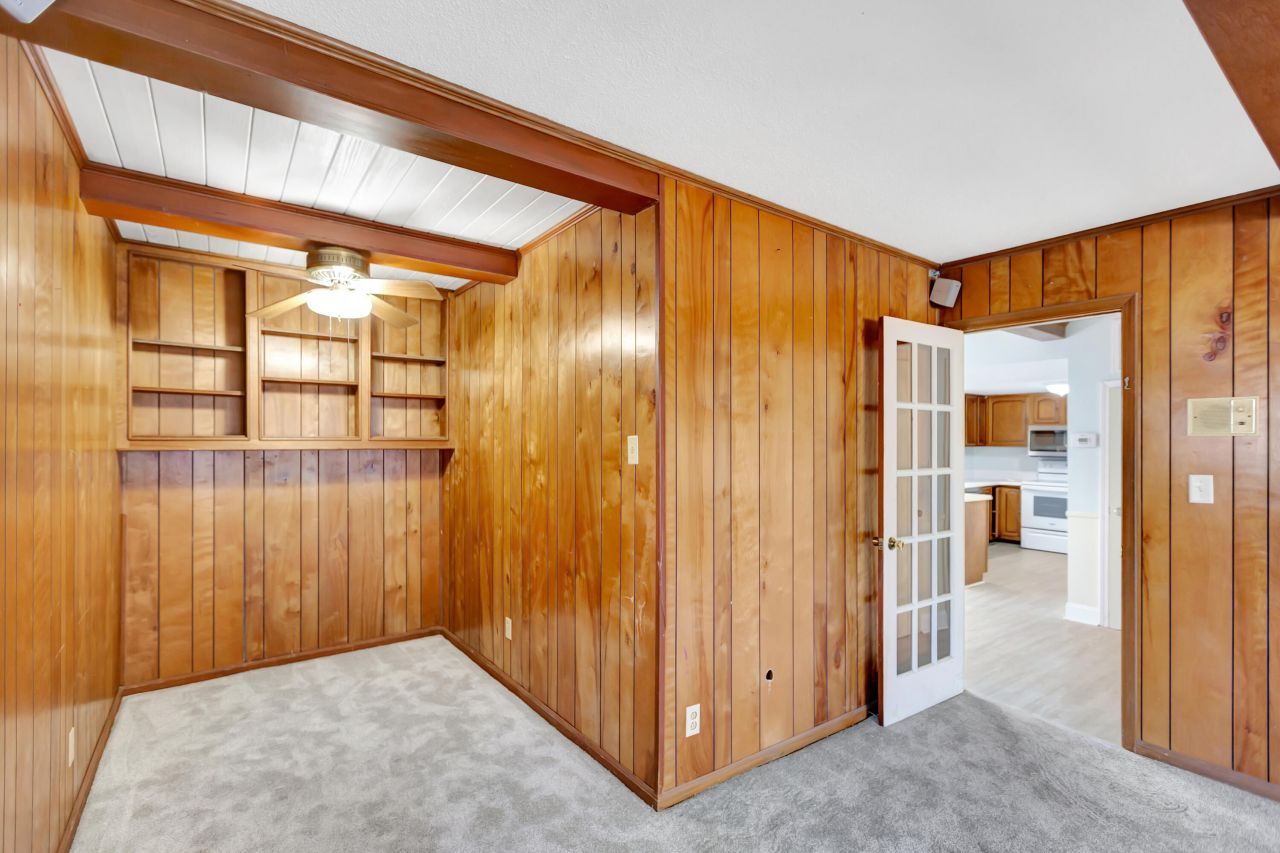 321 Shaftesbury Lane Photo 18