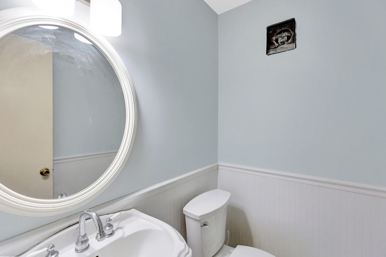 321 Shaftesbury Lane Photo 19