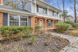 321 Shaftesbury Lane photo 4