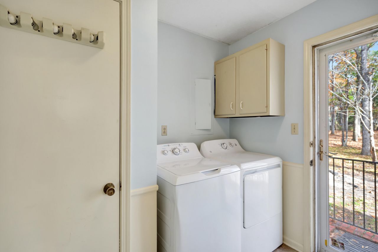 321 Shaftesbury Lane Photo 28