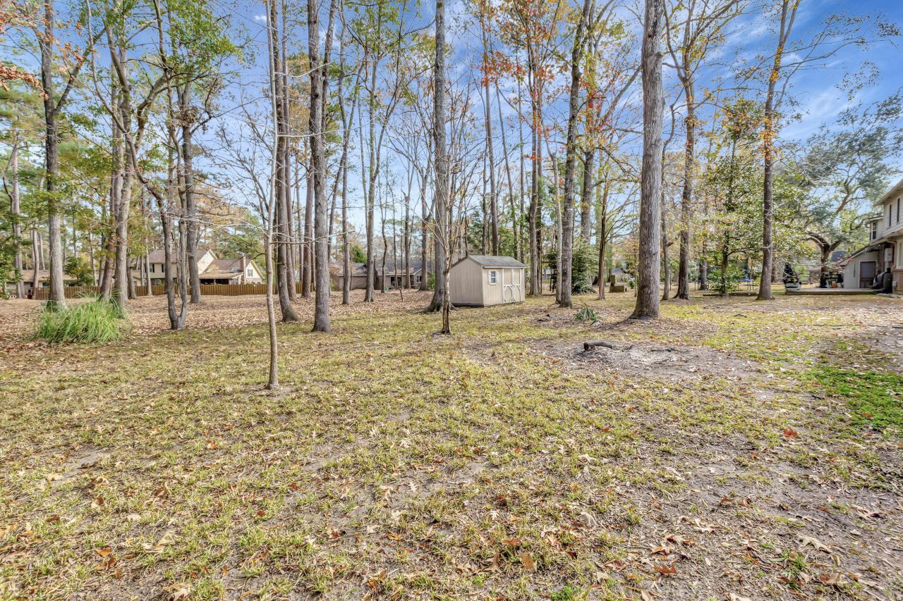 321 Shaftesbury Lane Photo 31