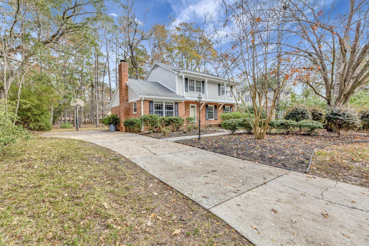 321 Shaftesbury Lane Photo 4