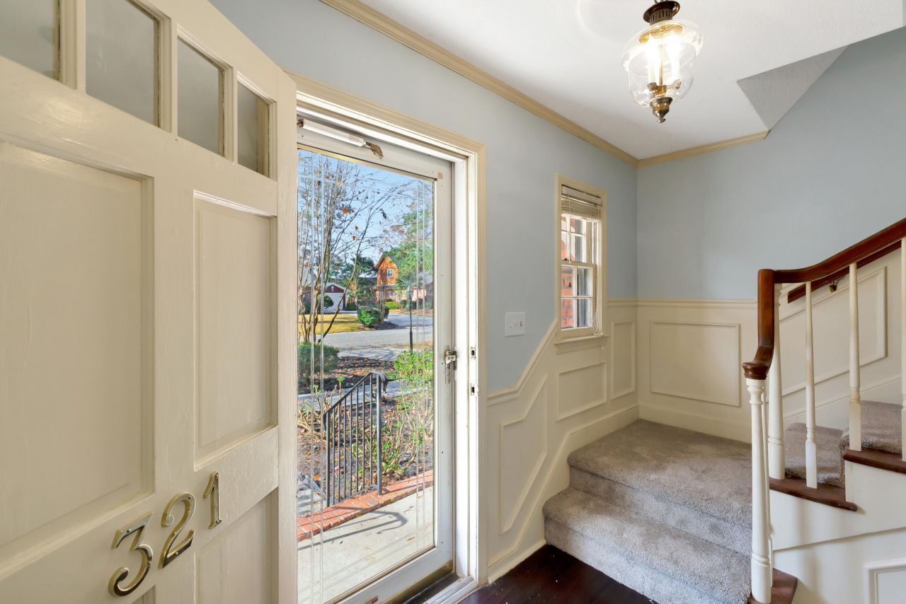 321 Shaftesbury Lane Photo 5