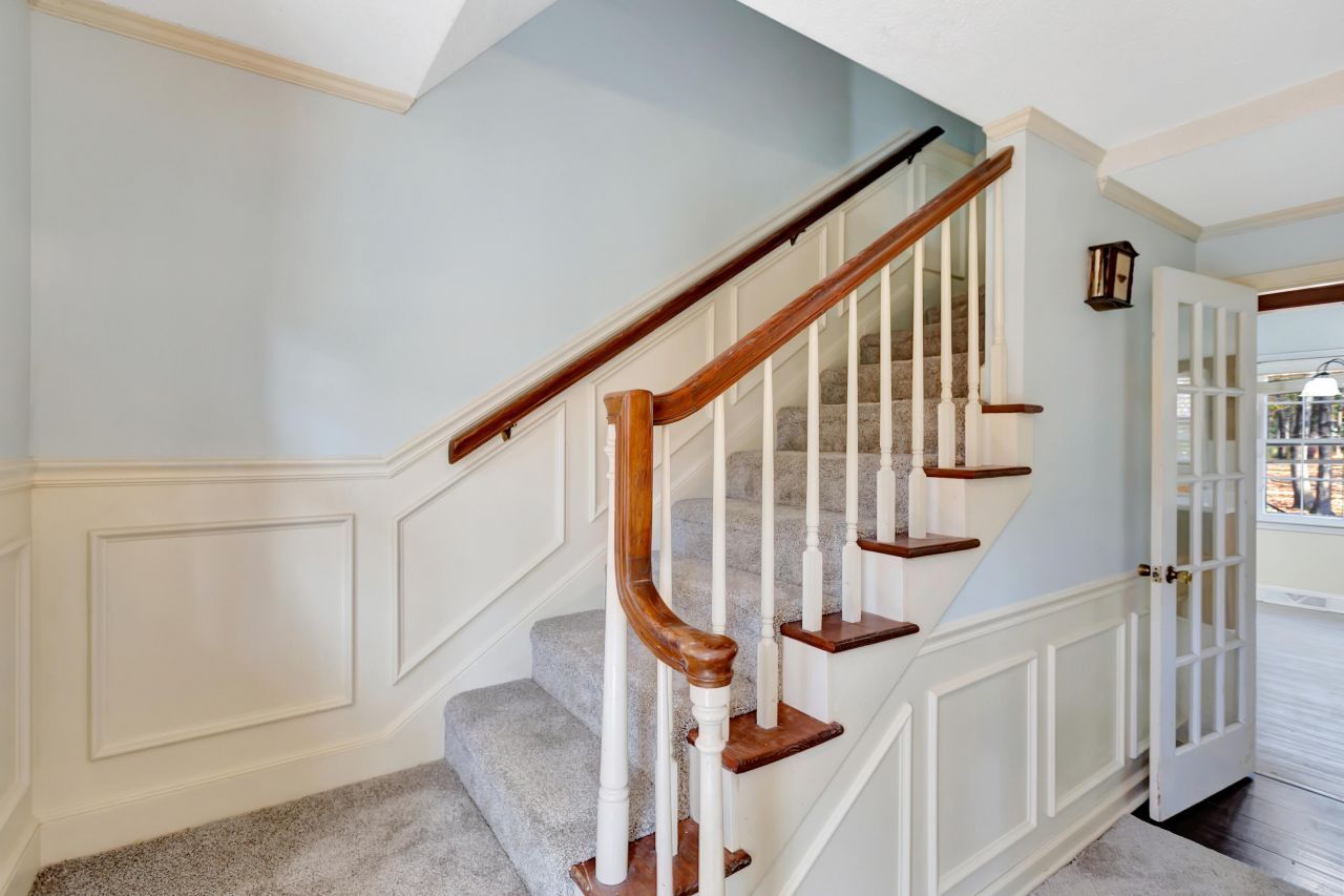 321 Shaftesbury Lane Photo 6