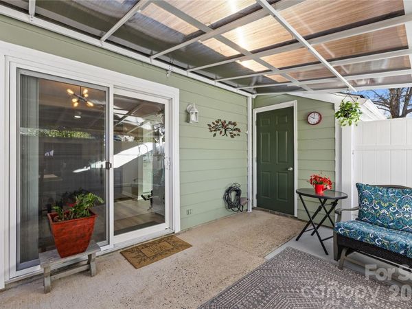 911 Sardis Cove Drive, Charlotte, NC 28270