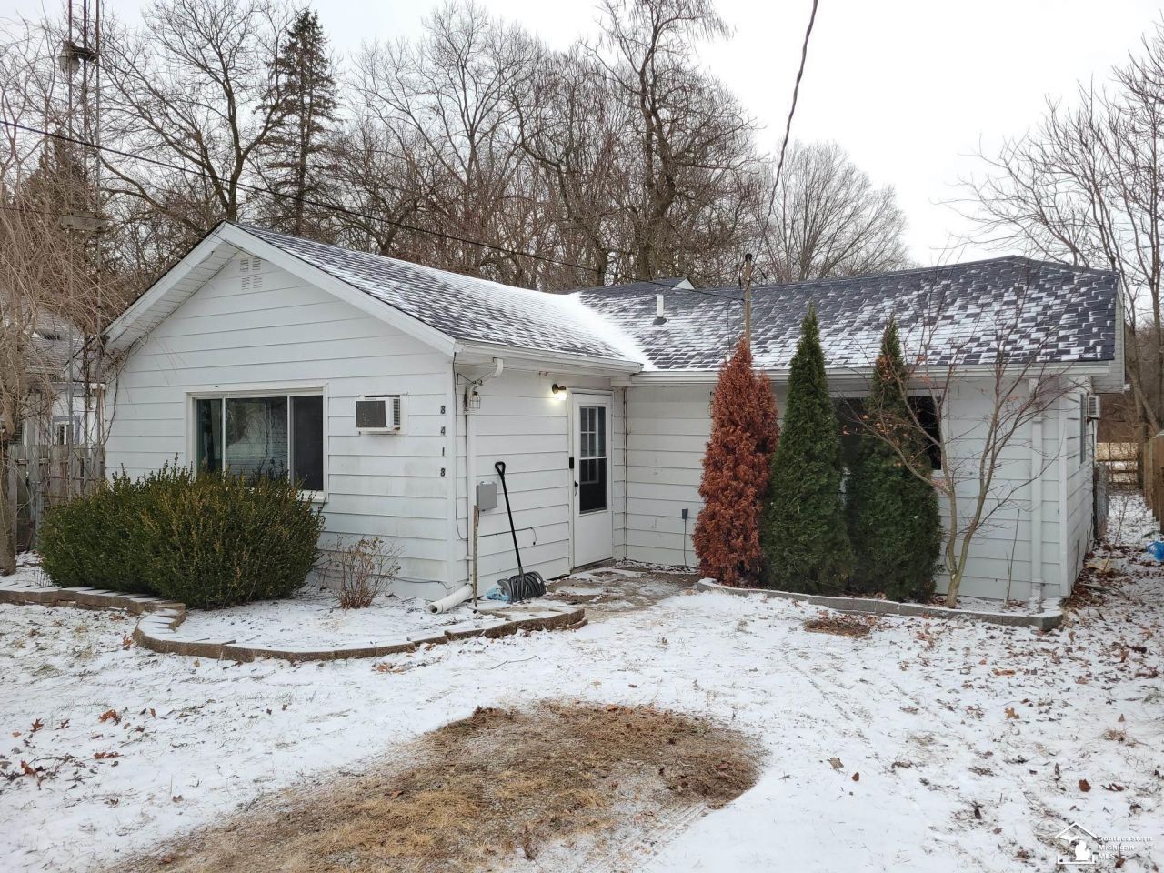 8418 Lewis Avenue, Temperance, MI 48182 Main Photo