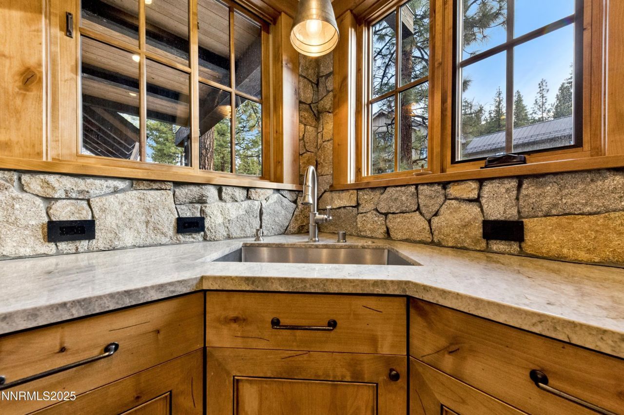 261 Redding Way, Carson City, NV 89705 Photo