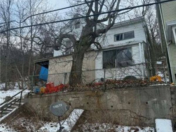 401 Iowa Ave, Glassport, PA 15045