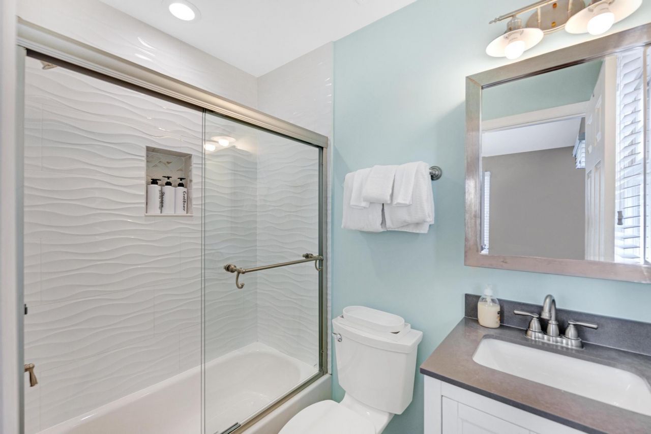 7075 Hawks Cay Boulevard, Duck, FL 33050 Photo