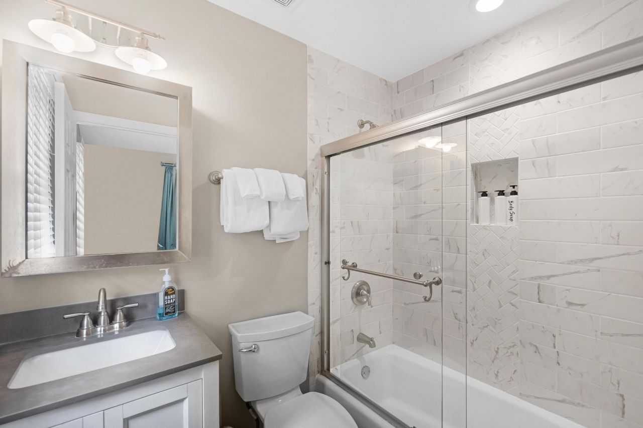 7075 Hawks Cay Boulevard, Duck, FL 33050 Photo