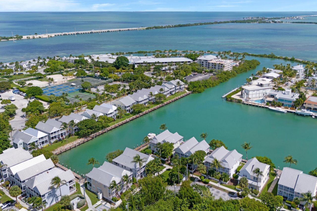 7075 Hawks Cay Boulevard, Duck, FL 33050 Photo