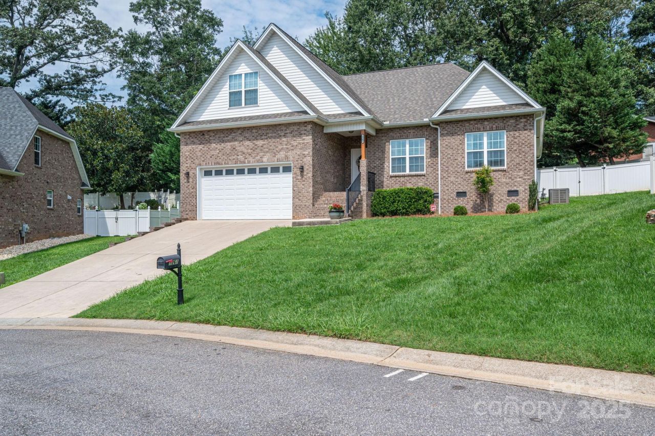 1261 10th Street Place Nw, Unit 34, Hickory, NC 28601 Main Photo