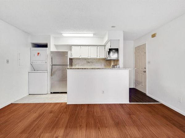 9823 Walnut Street, Unit 304, Dallas, TX 75243