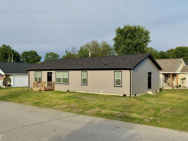 819 W Tanner Street, Brownstown, IN 47220