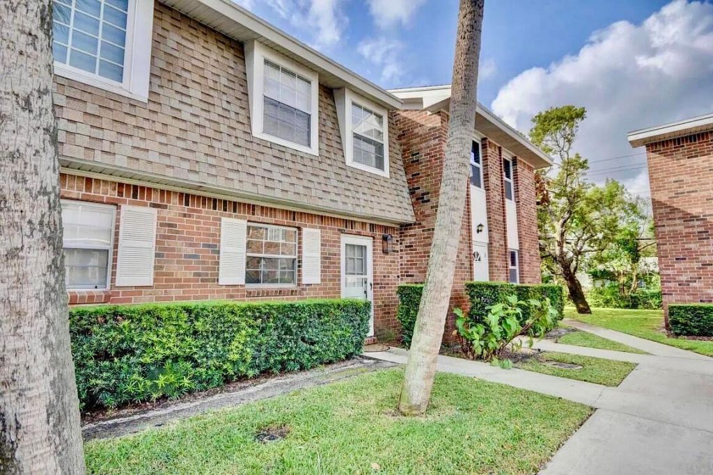 413 N Cypress Drive, Unit 4, Tequesta, FL 33469 Photo