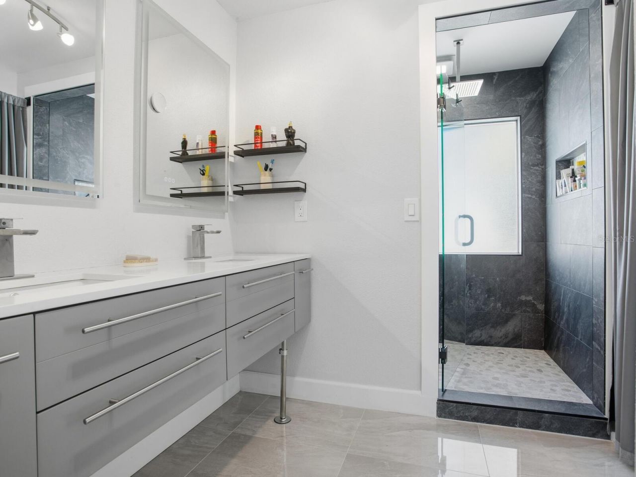 1028 79th Street S, Saint Petersburg, FL 33707 Photo