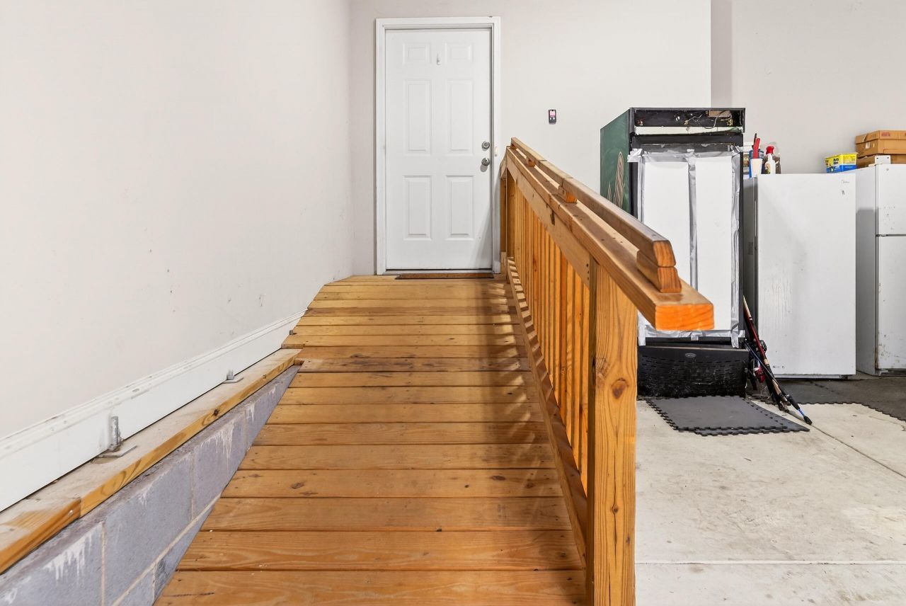 6797 M W Rickenbaker Road Photo 35