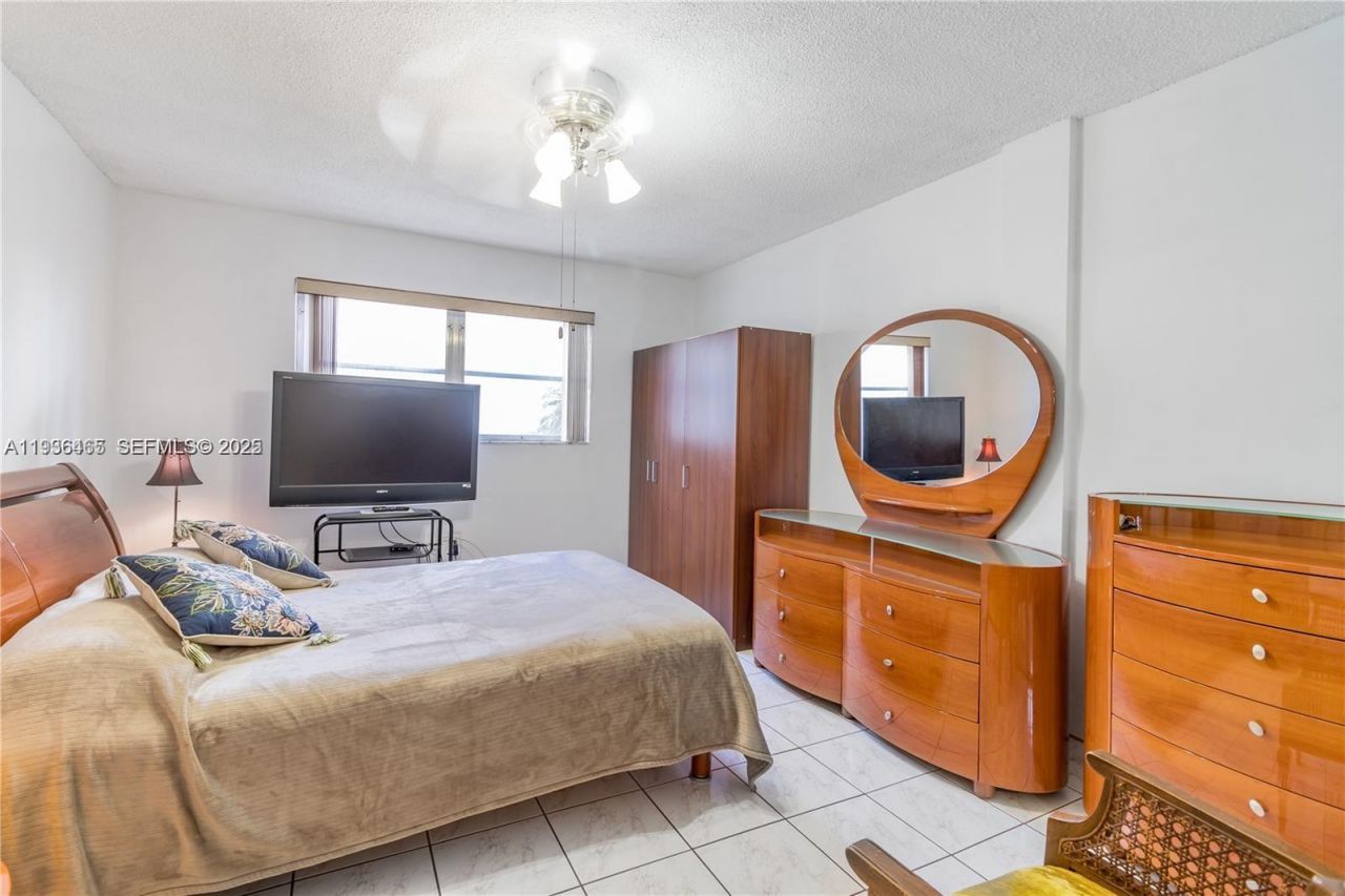 730 Pennsylvania Ave, Unit 307, Miami Beach, FL 33139 Photo