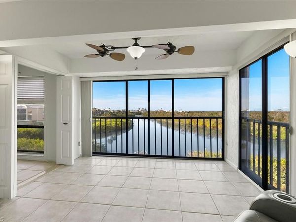 21420 Bay Village DR, Unit 211, FORT MYERS BEACH, FL 33931