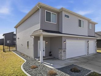 413 Hampton Drive W Moorhead, MN 56560