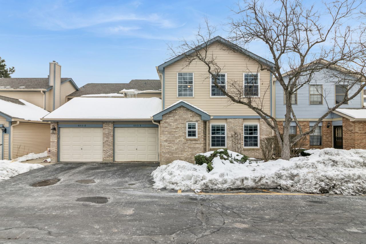 8313 Highpoint Circle, Unit F, Darien, IL 60561 Main Photo