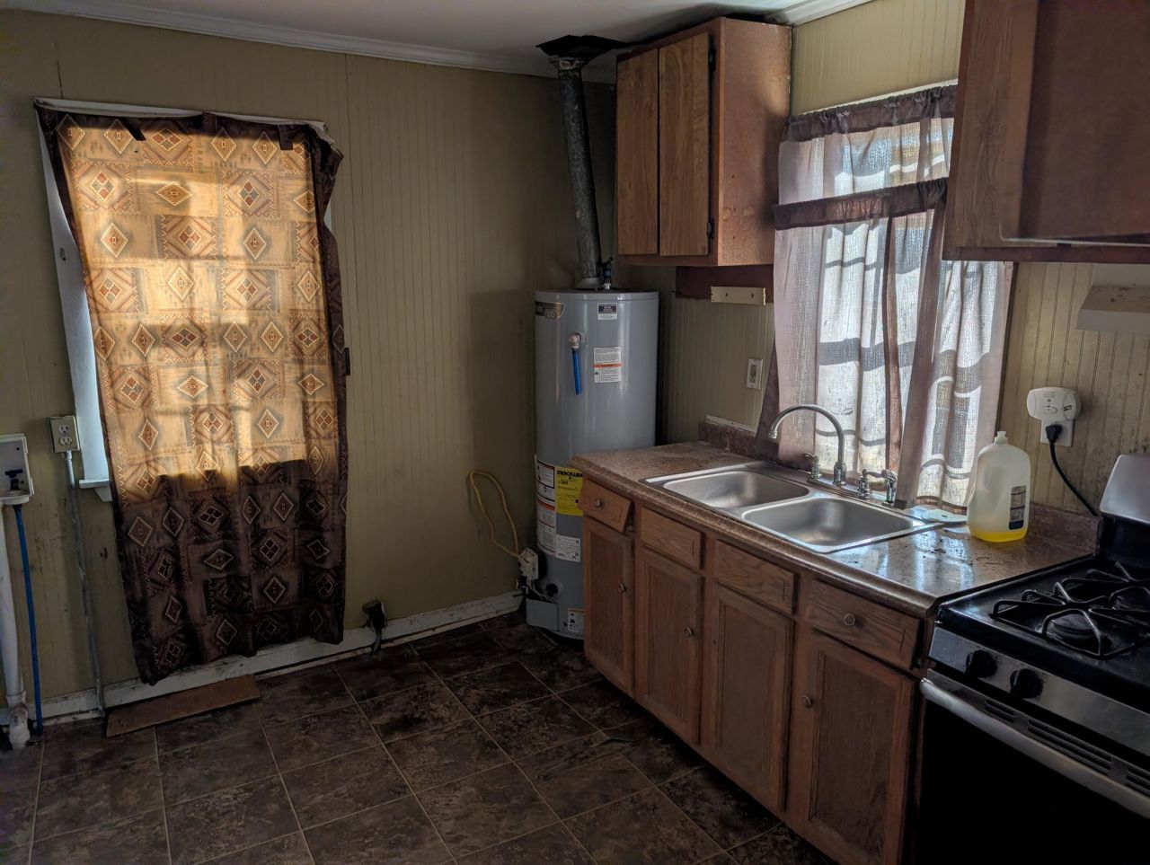 1858/1860 Taberwood Circle Photo 4