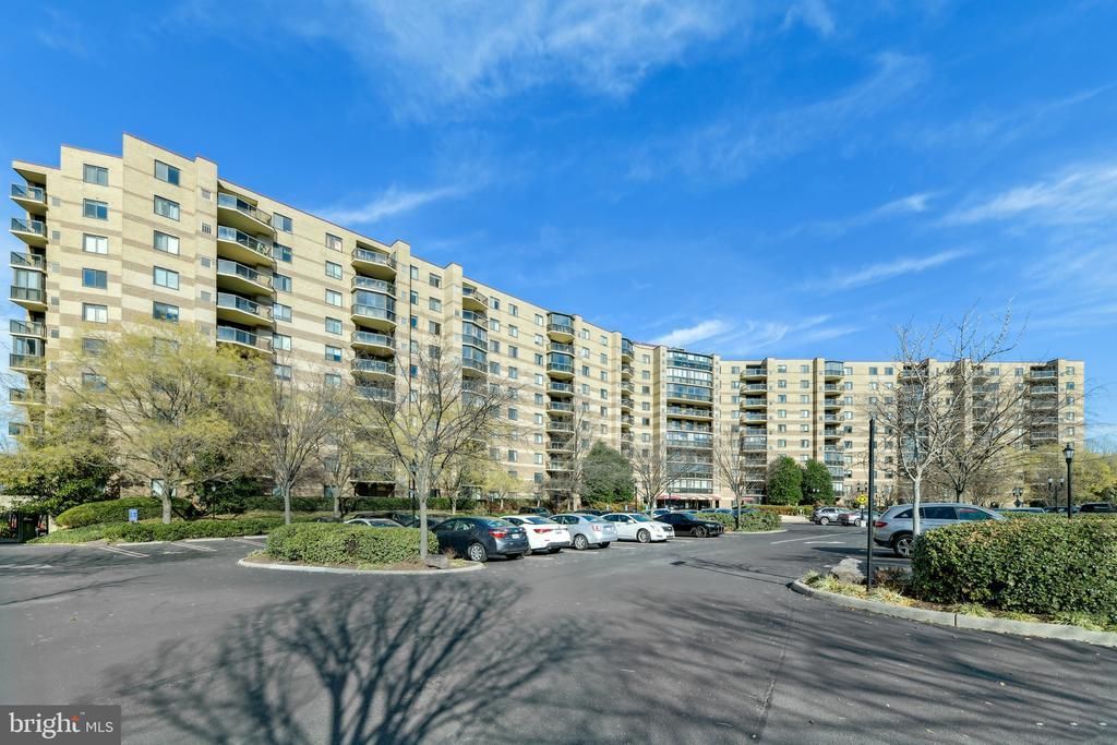 8380 Greensboro Drive, Unit 322, McLean, VA 22102 Main Photo