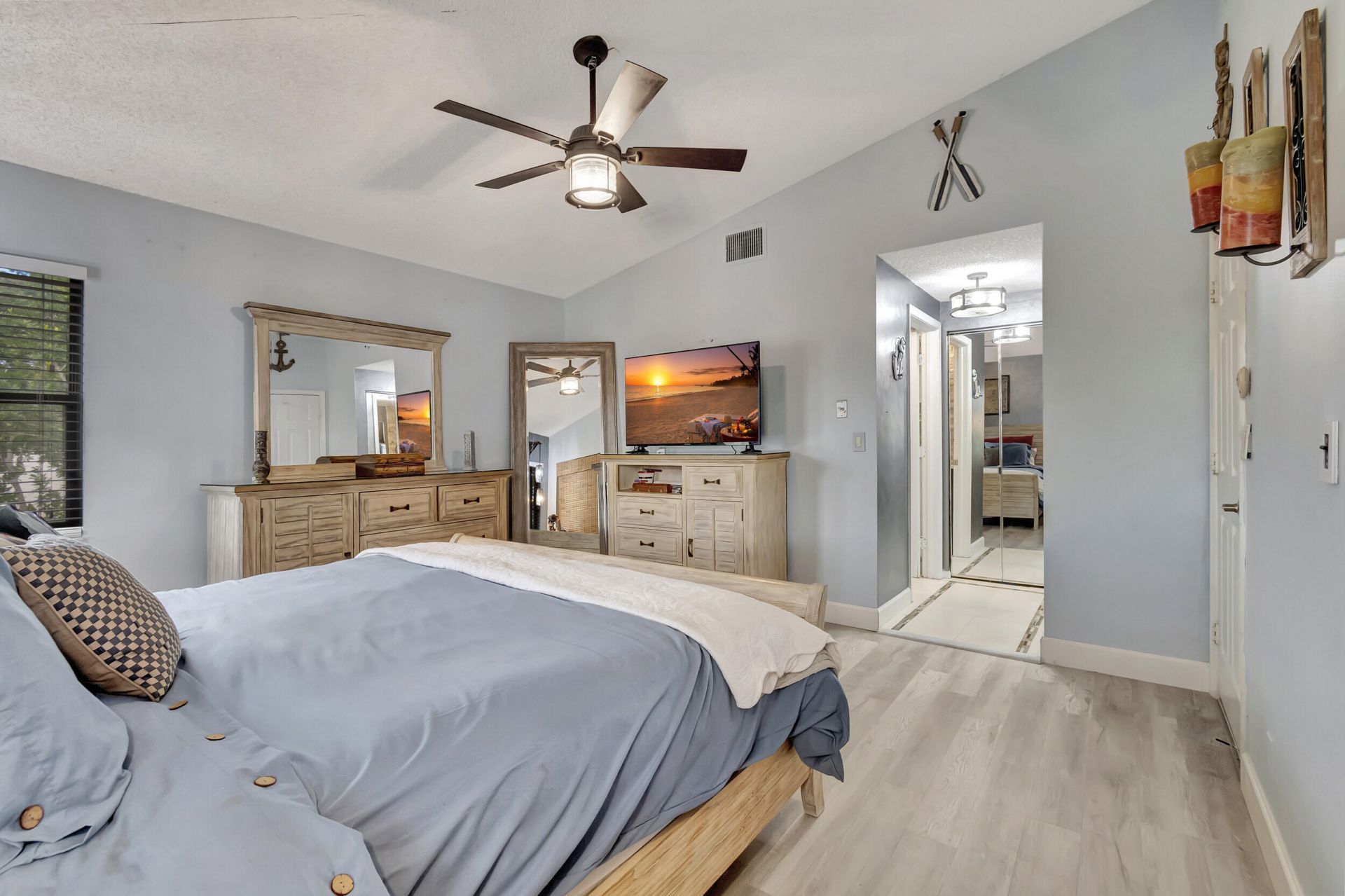 9705 Sills Drive E, Unit 204, Boynton Beach, FL 33437 Photo