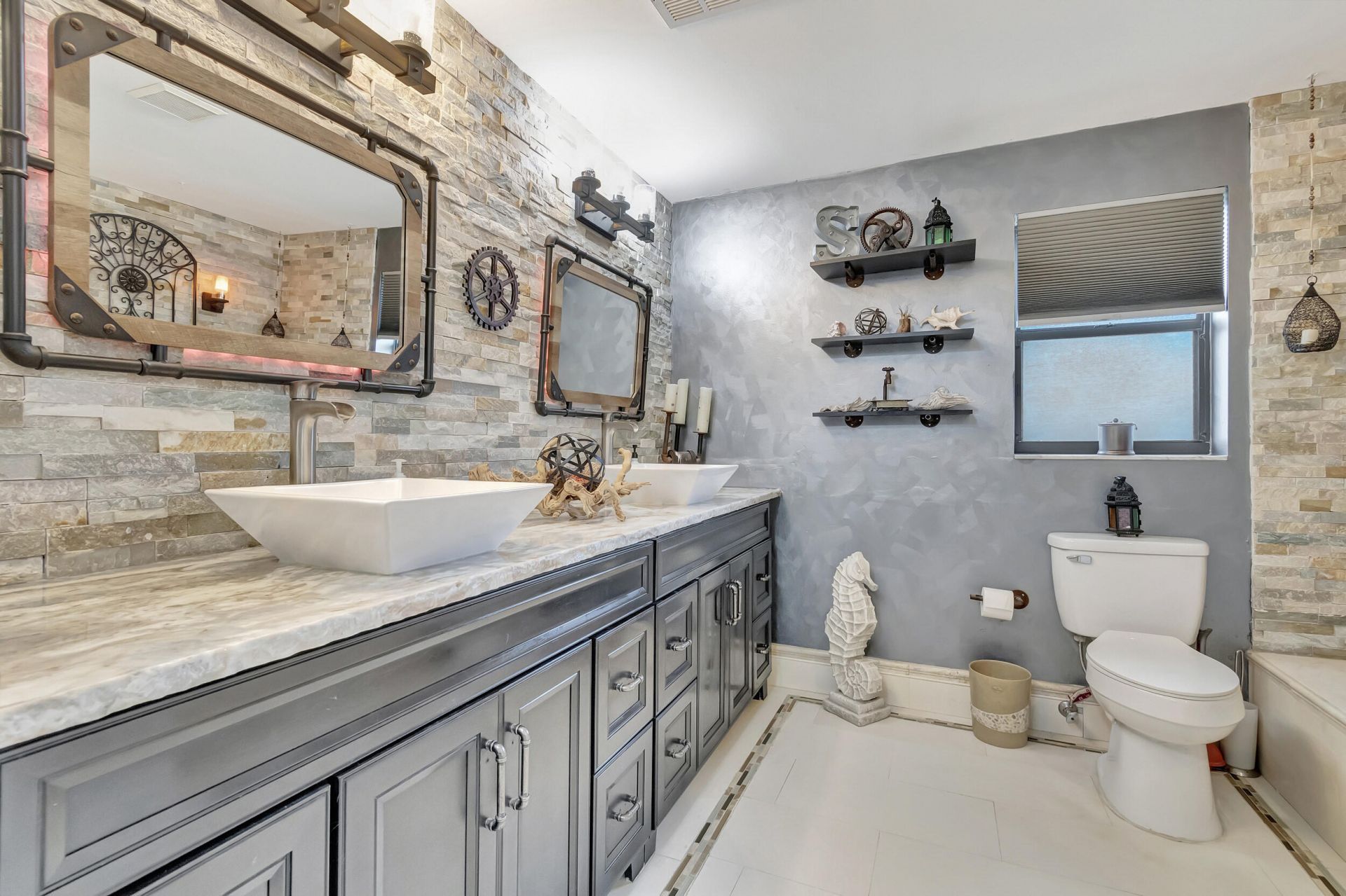 9705 Sills Drive E, Unit 204, Boynton Beach, FL 33437 Photo