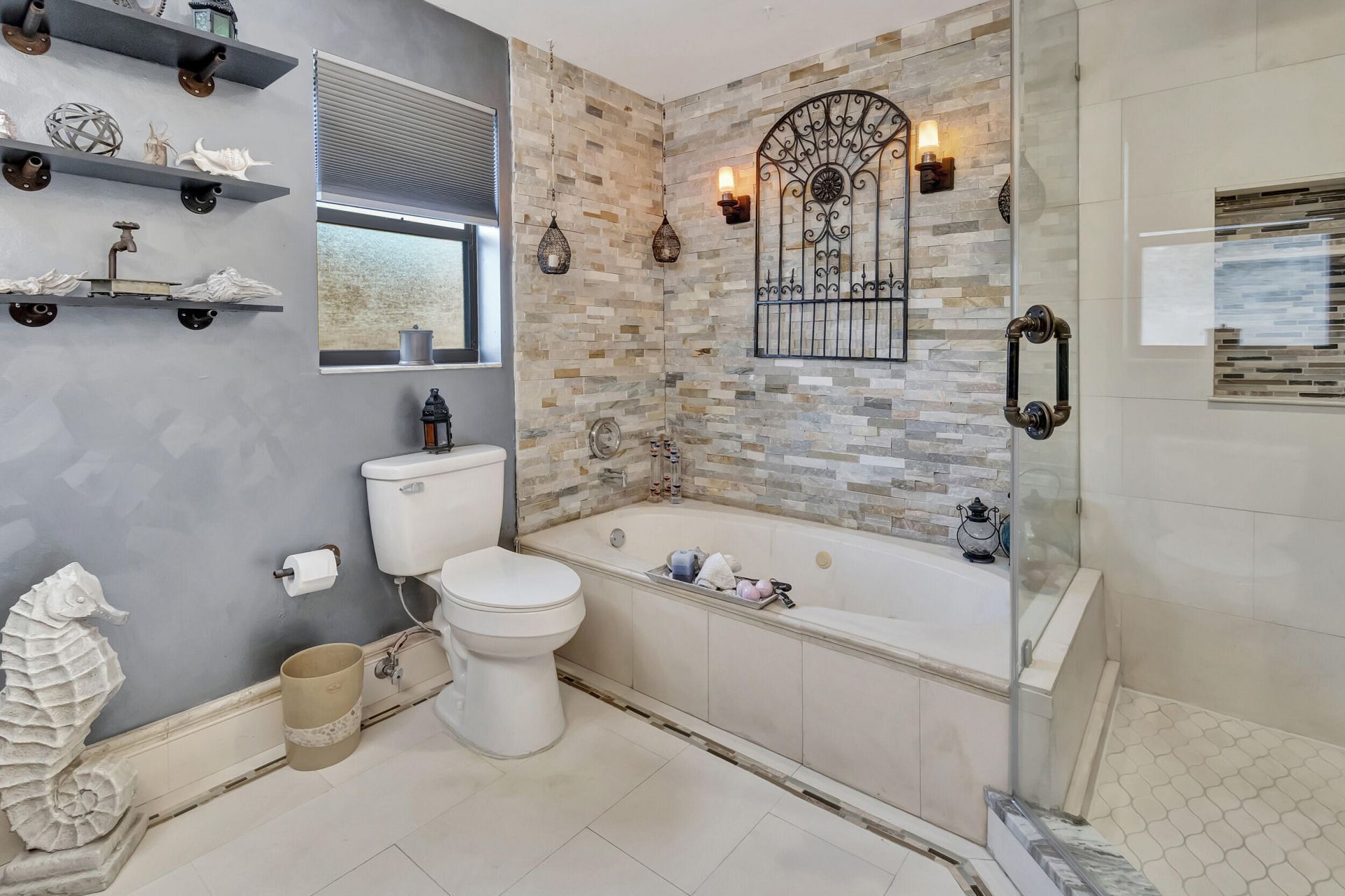 9705 Sills Drive E, Unit 204, Boynton Beach, FL 33437 Photo