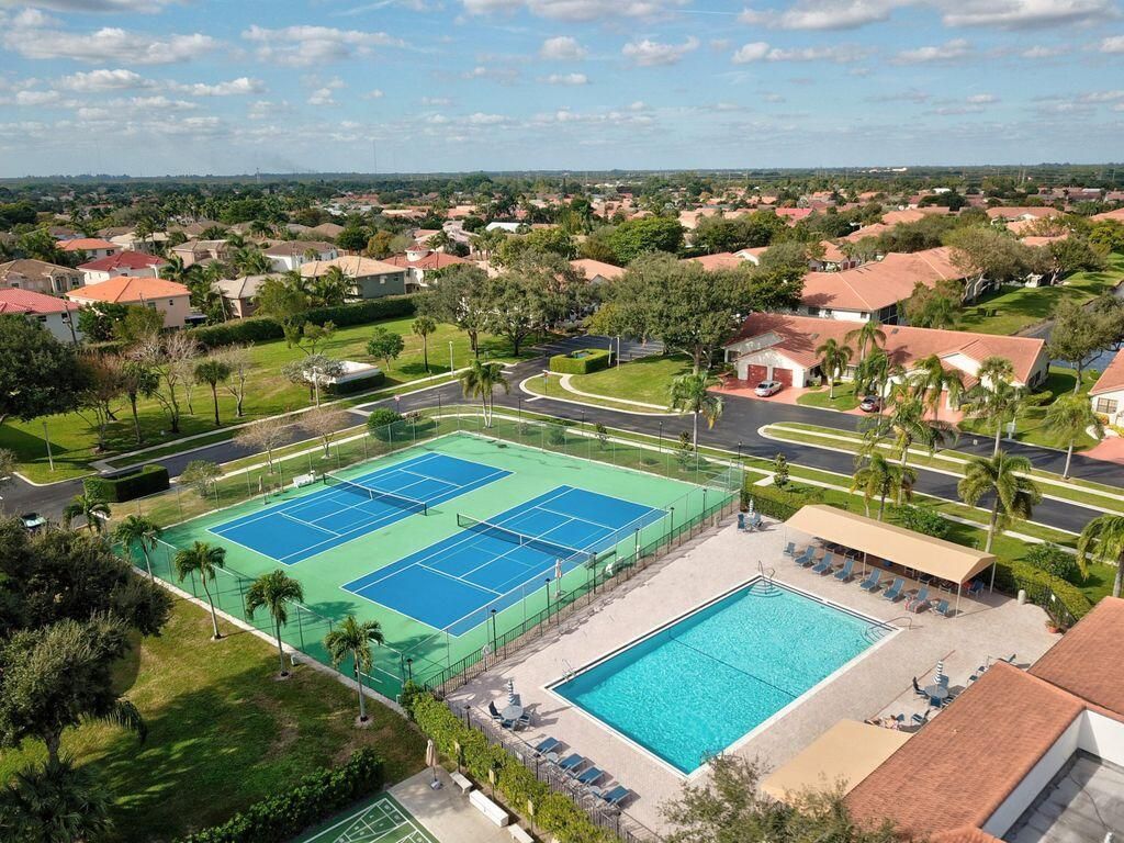 9705 Sills Drive E, Unit 204, Boynton Beach, FL 33437 Photo