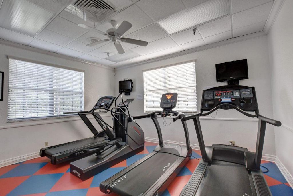 9705 Sills Drive E, Unit 204, Boynton Beach, FL 33437 Photo