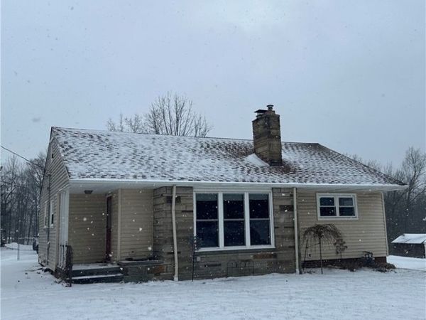 4811 W Pleasant Valley Road, Parma, OH 44129