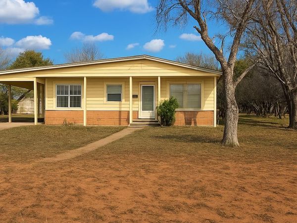 504 N Cedar, Pearsall, TX 78061