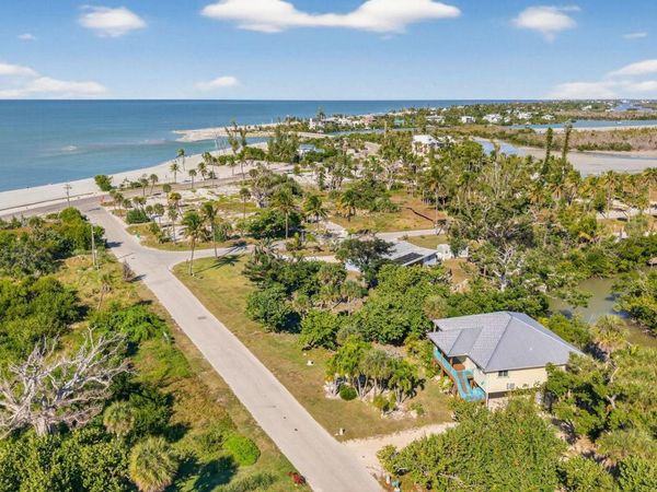 6476 Pine Ave, Sanibel, FL 33957