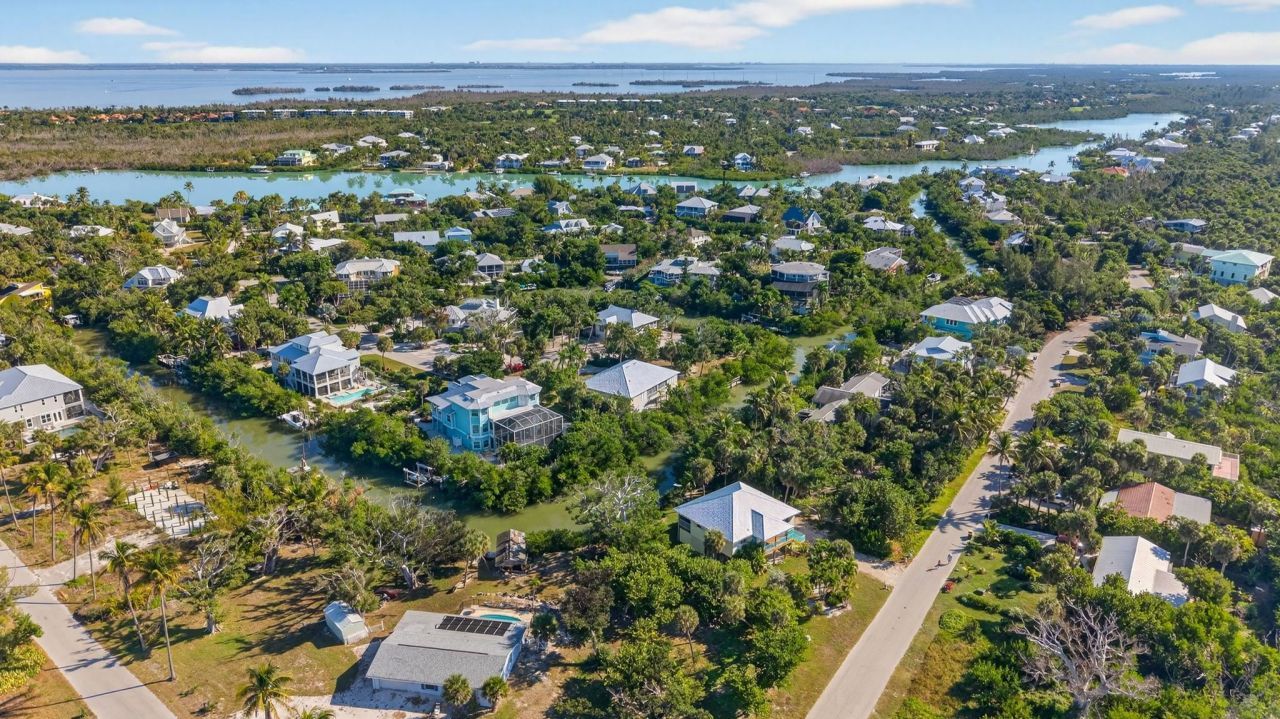 6476 Pine Ave, Sanibel, FL 33957 Photo