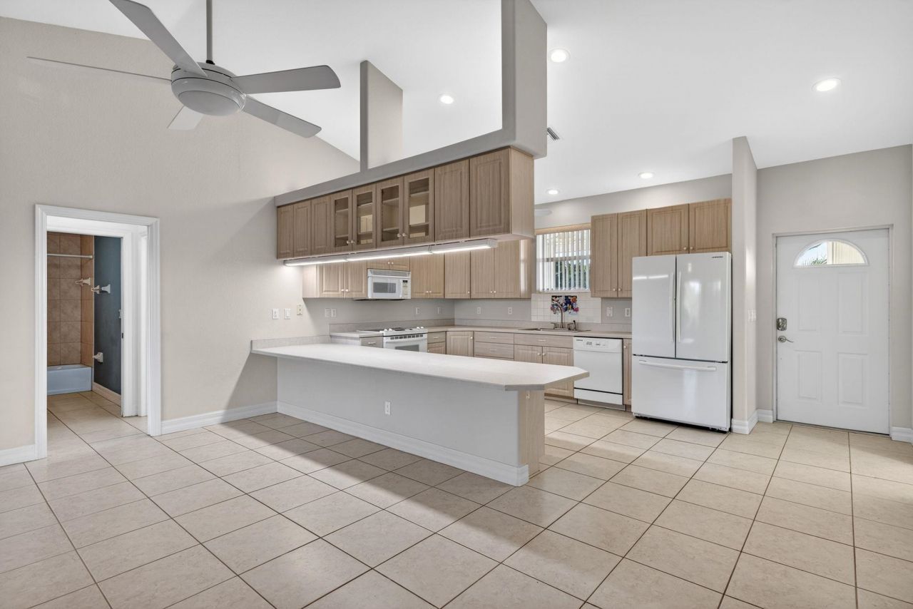 6476 Pine Ave, Sanibel, FL 33957 Photo