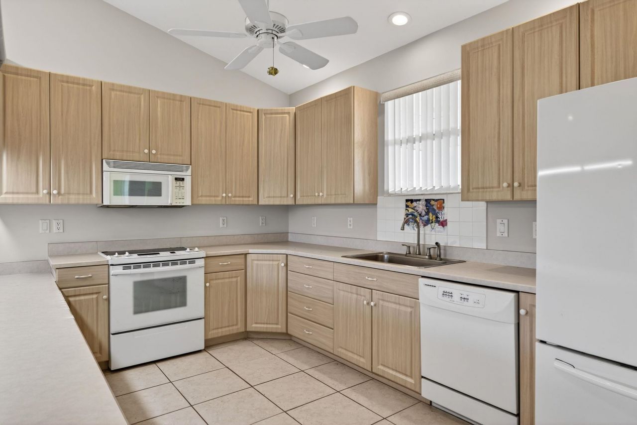 6476 Pine Ave, Sanibel, FL 33957 Photo