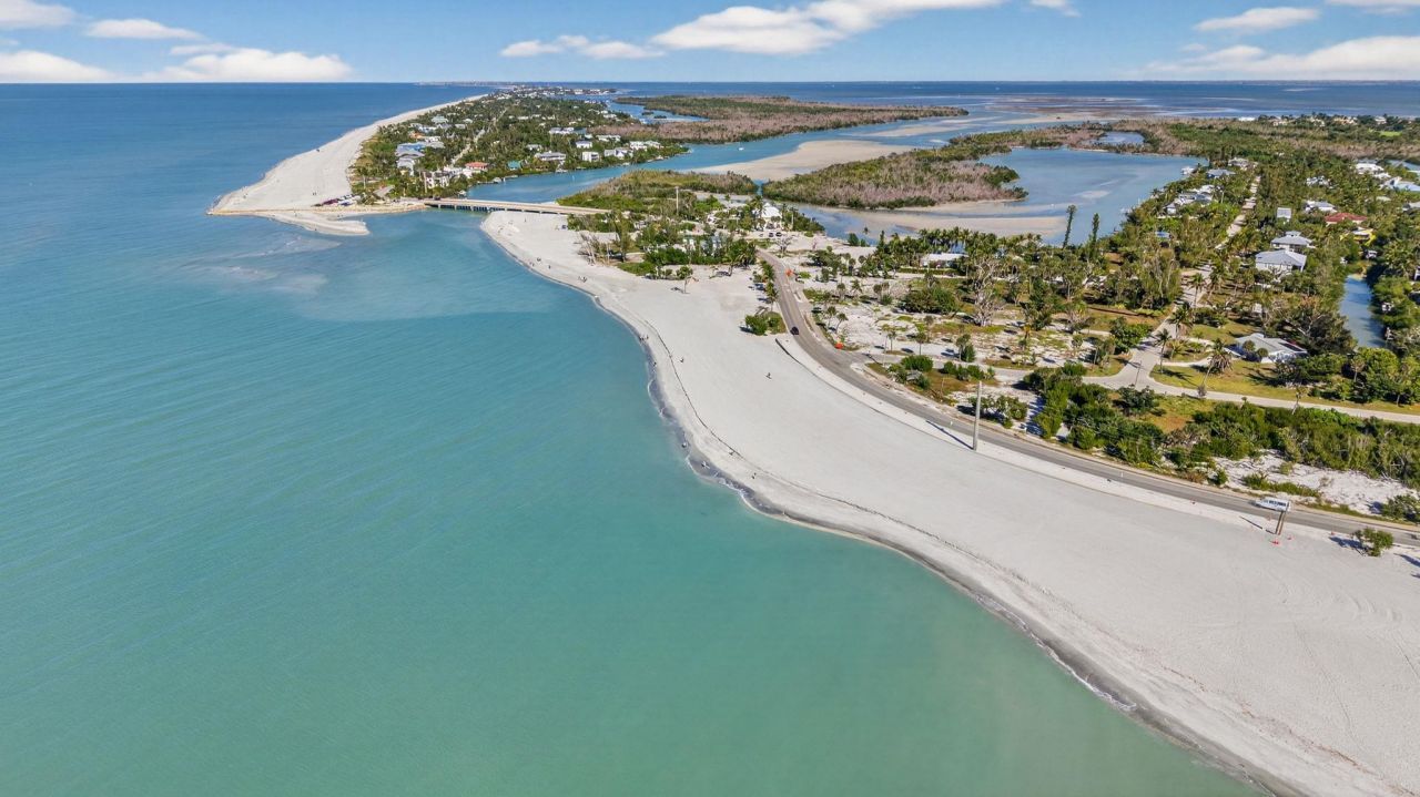 6476 Pine Ave, Sanibel, FL 33957 Photo