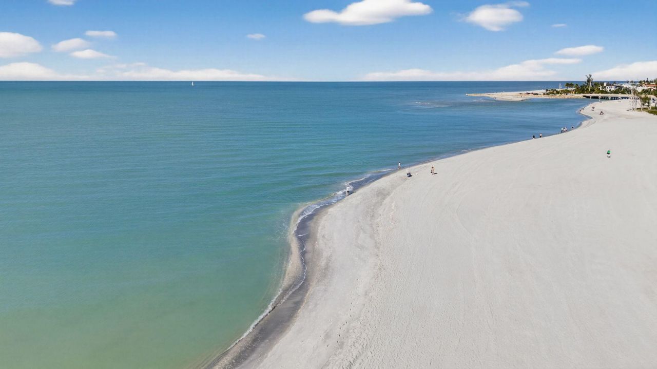 6476 Pine Ave, Sanibel, FL 33957 Photo