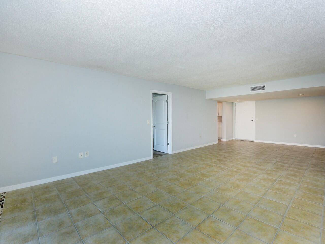 2560 S Ocean Boulevard, Unit 406, Palm Beach, FL 33480 Photo