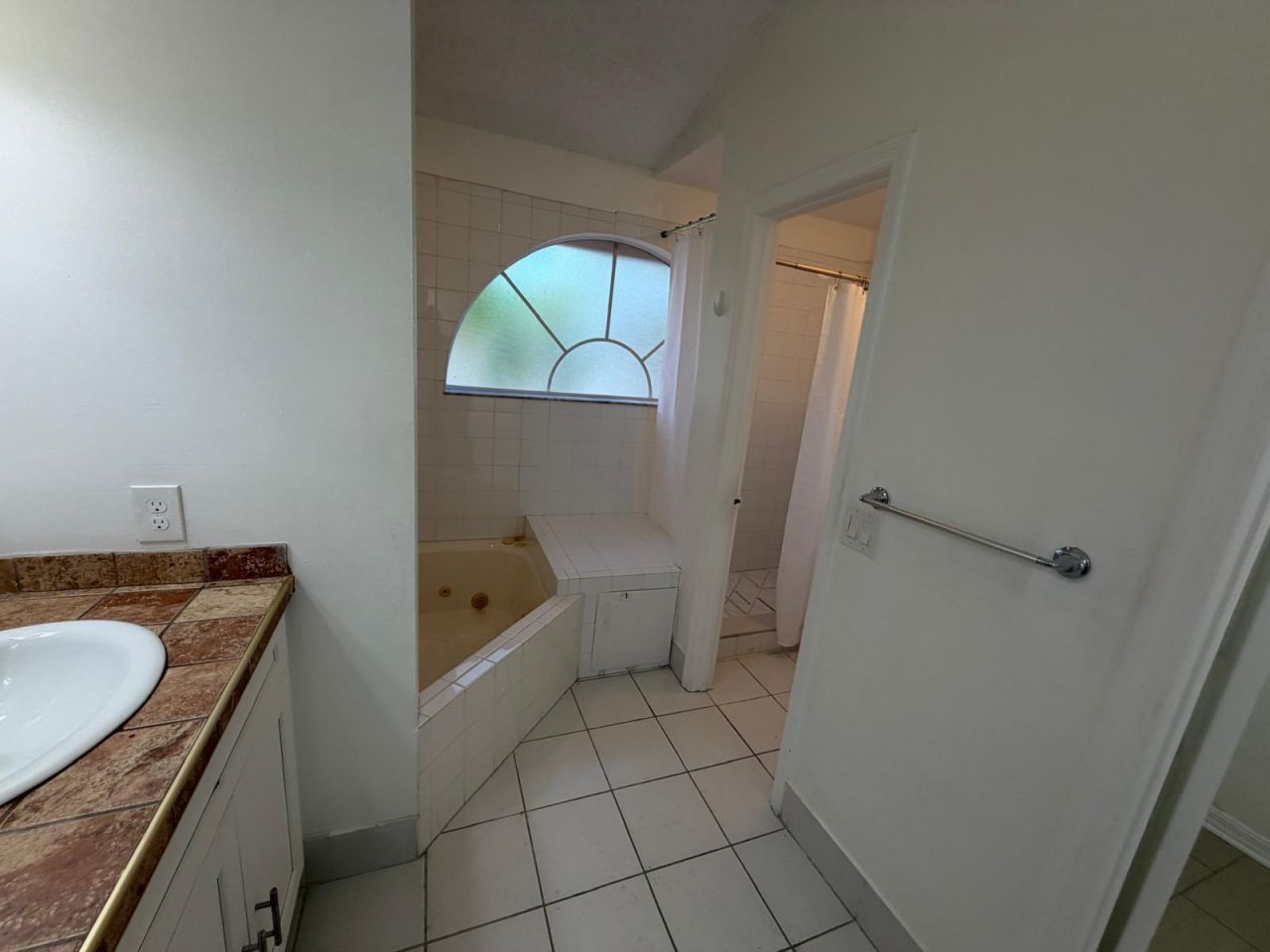 3780 Amalfi Drive, Unit 3780, Hollywood, FL 33021 Photo