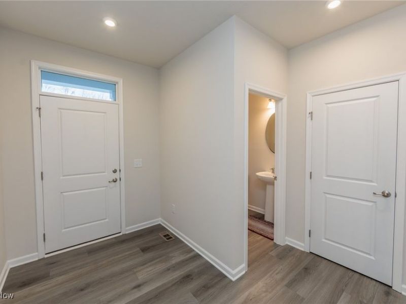 5419 Deerpath Drive, Sheffield Village, OH 44054 Photo 3